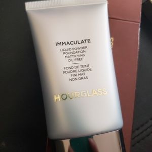 Hourglass immaculate liquid powder foundation